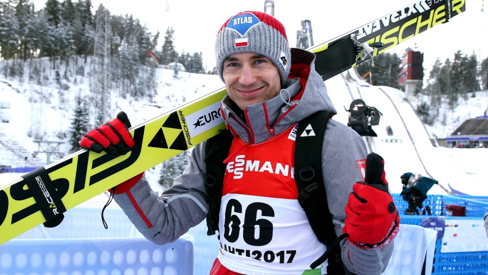 W opinii dziennikarzy, ekspertów i kibiców Kamil Stoch jest głównym faworytem do zwycięstwa w sobotnim konkursie indywidualnym na MŚ w Lahti. Fot. PAP/Grzegorz Momot