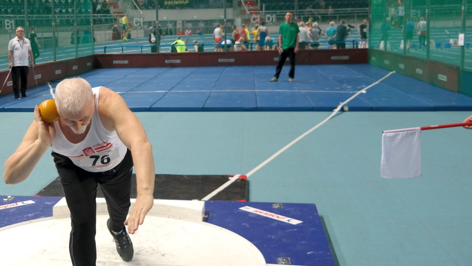 Prawie 400 uczestników rywalizuje w Arenie Toruń w Mistrzostwach Polski Weteranów Lekkiej Atletyki. Fot. Michał Zaręba