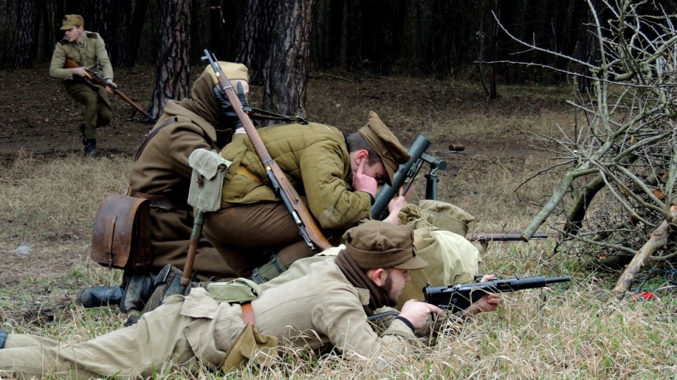 W lasku przy ul. Bema w Toruniu odbyła się inscenizacja historyczna. Fot. Michał Zaręba