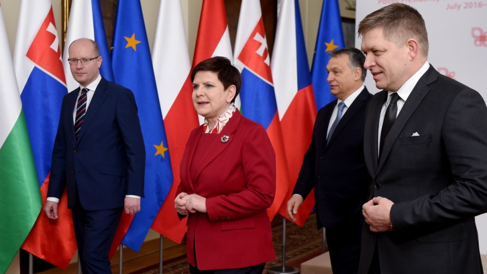 Premierzy państw Grupy Wyszehradzkiej: Polski - Beata Szydło (2L), Czech - Bohuslav Sobotka (L), Węgier - Viktor Orban (2P) i Słowacji - Robert Fico (P), Fot. PAP/Radek Pietruszka