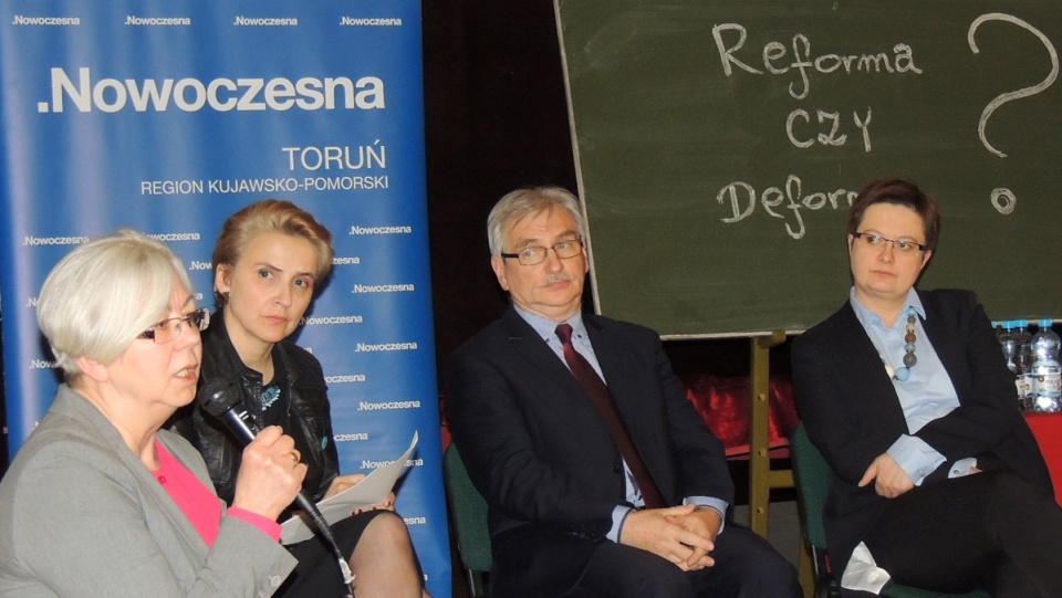 „Reforma czy deforma?” na to pytanie próbowali odpowiedzieć w Toruniu uczestnicy debaty dotyczącej zmian w oświacie. Fot. Michał Zaręba