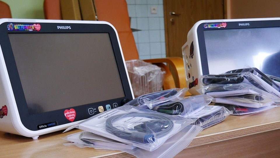 Na oddziale dziecięcym grudziądzkiego szpitala pojawiły się pojawiły się dwa nowe kardiomonitory, dar od WOŚP. Fot. nadesłane