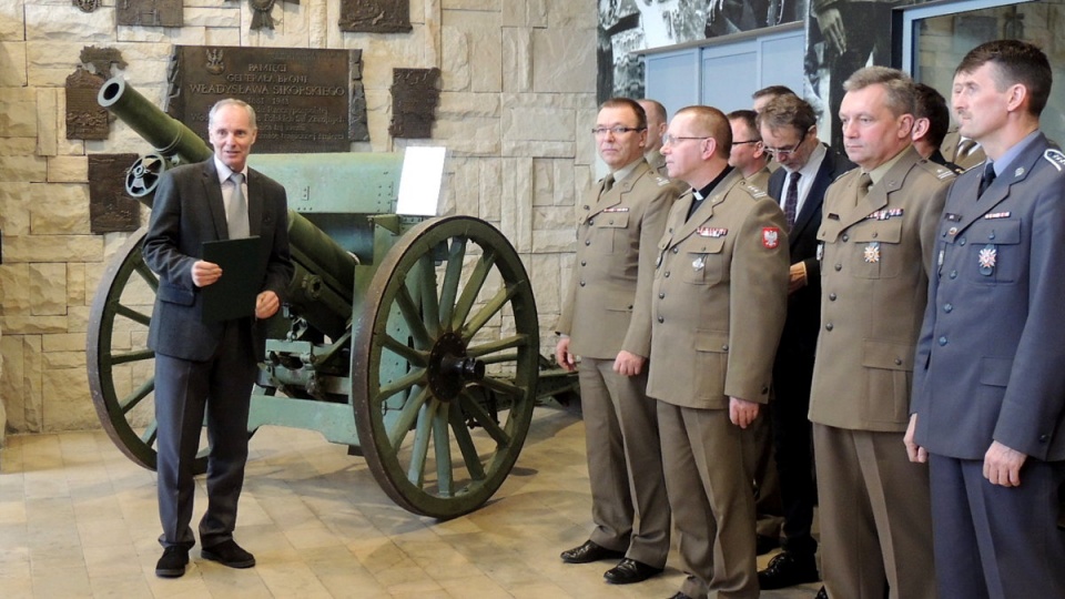 Mirosław Giętkowski, dyrektor Muzeum Wojsku Lądowych w Bydgoszczy otworzył oficjalnie nową ekspozycję. Fot. Robin Jesse