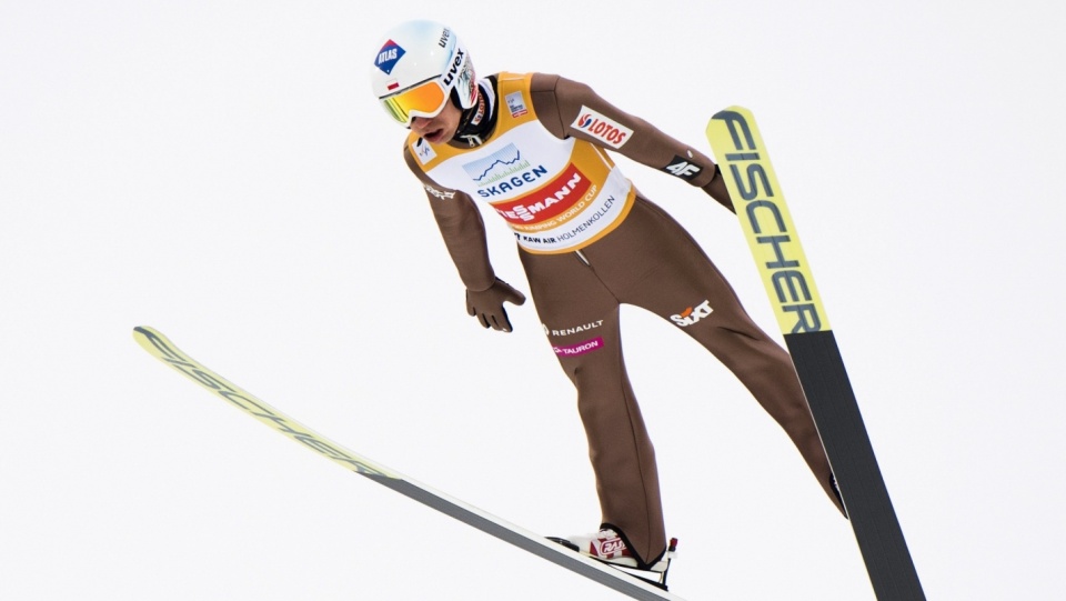 Po nieudanym niedzielnym występie Kamil Stoch (na zdjęciu) nie jest już liderem PŚ. Fot. PAP/EPA/Jon Olav Nesvold