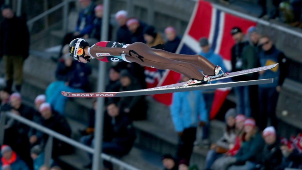 Na zdjęciu Jan Ziobro podczas pierwszej, ostatecznie odwołanej serii konkursowej w Lillehammer. Fot. PAP/EPA/GEIR OLSEN