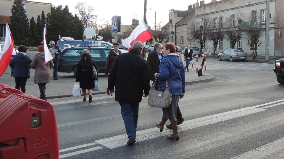 Nie chcą obietnic, tylko konkretnych decyzji - mieszkańcy Strzelna po raz kolejny wyszli na ulice. Fot. Tatiana Adonis