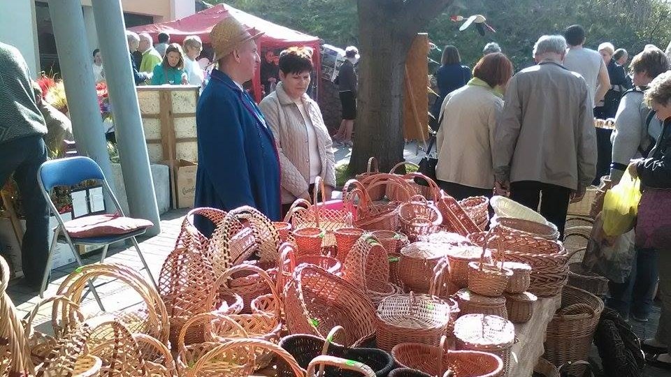 Twórcy ludowi z Polski, Litwy i Ukrainy prezentują swoje wyroby na kiermaszu wielkanocnym w Muzeum Etnograficznym w Toruniu. Fot. Monika Kaczyńska