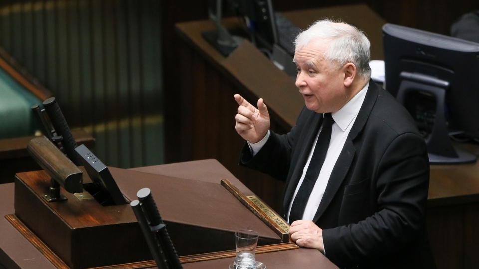 Prezes PiS Jarosław Kaczyński przemawia podczas sejmowej debaty nad wnioskiem PO o konstruktywne wotum nieufności wobec rządu Prawa i Sprawiedliwości. Fot. PAP/Paweł Supernak