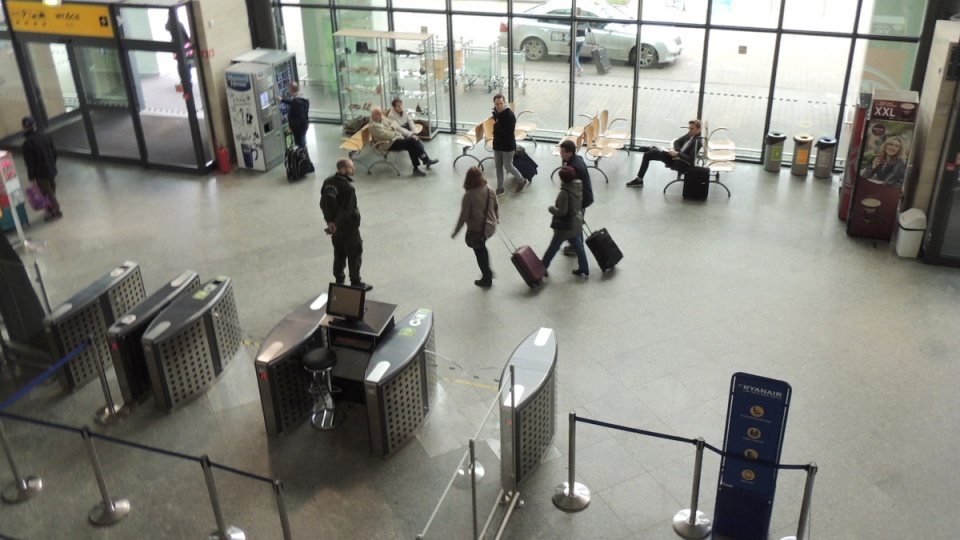 Biuro prasowe lotniska prosi pasażerów, aby stawiali się trochę wcześniej przed odlotem. Fot. Damian Klich