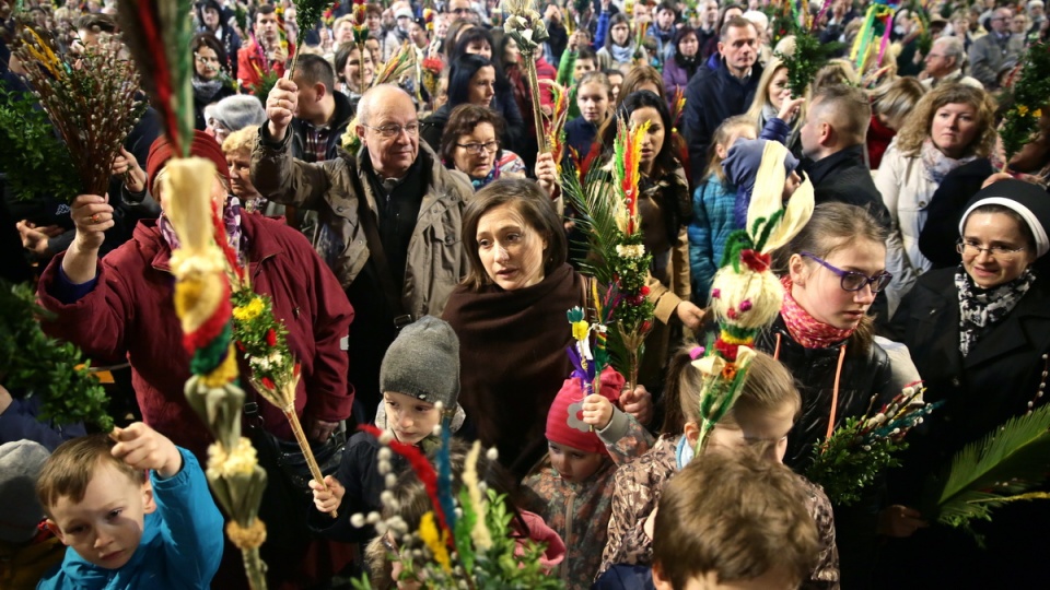 Wierni podczas uroczystości Niedzieli Palmowej w kościele Wniebowstąpienia Pańskiego w Warszawie. Fot. PAP/Tomasz Gzell