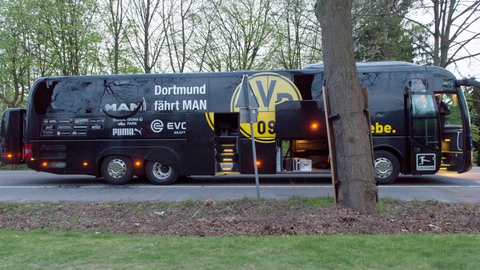 Tym autokarem drużyna Borussia Dortmund podróżowała na wtorkowy mecz z AS Monaco w ćwierćfinale Ligi Mistrzów. Fot. PAP/EPA/STR