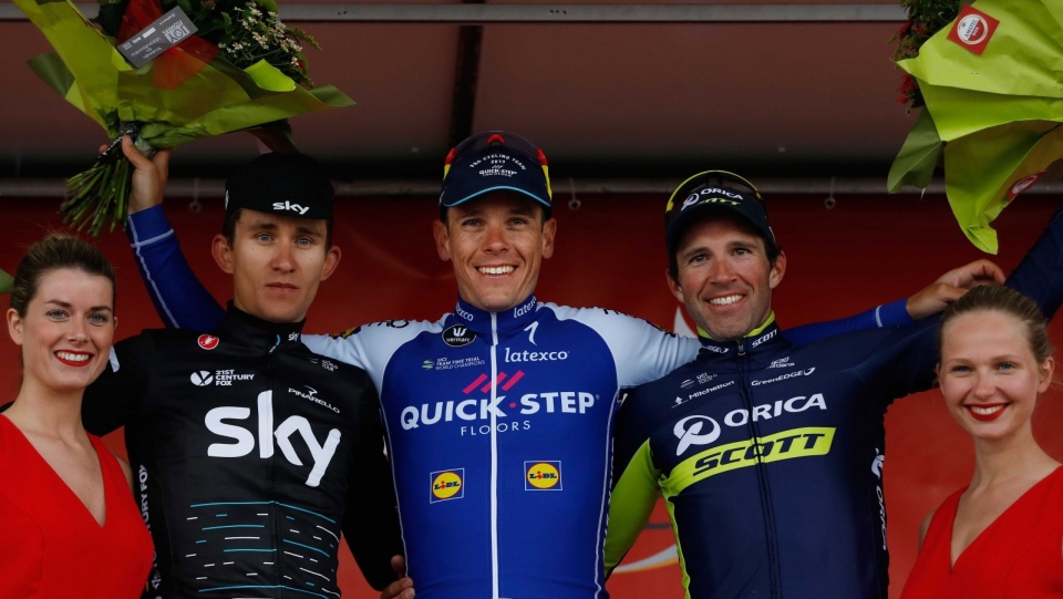 Na zdjęciu od lewej Michał Kwiatkowski (Sky), Alejandro Valverde (Movistar) i Daniel Martin (Quick Step) na podium Liege-Bastogne-Liege 2017. Fot. PAP/EPA/BAS CZERWINSKI