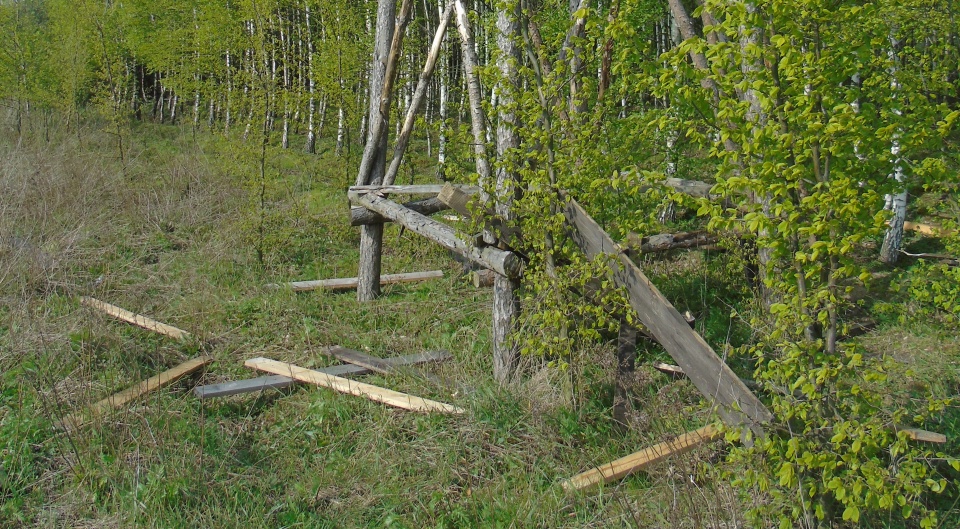 Wartość strat spowodowanych uszkodzeniem ambony wyceniono na ok. 1000 zł. Fot. Policja