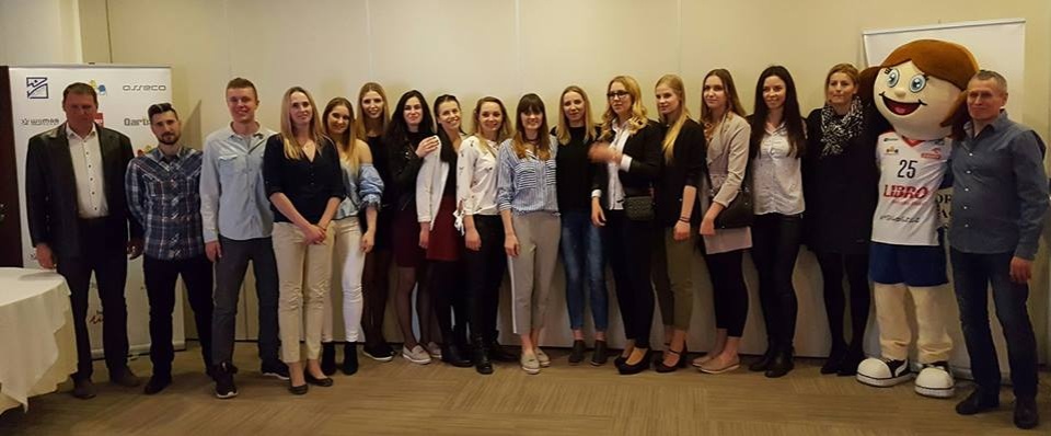 Drużyna Pałacu Bydgoszcz w sezonie 2016/2017 podczas spotkania podsumowującego sezon. Fot. Eryk Hełminiak