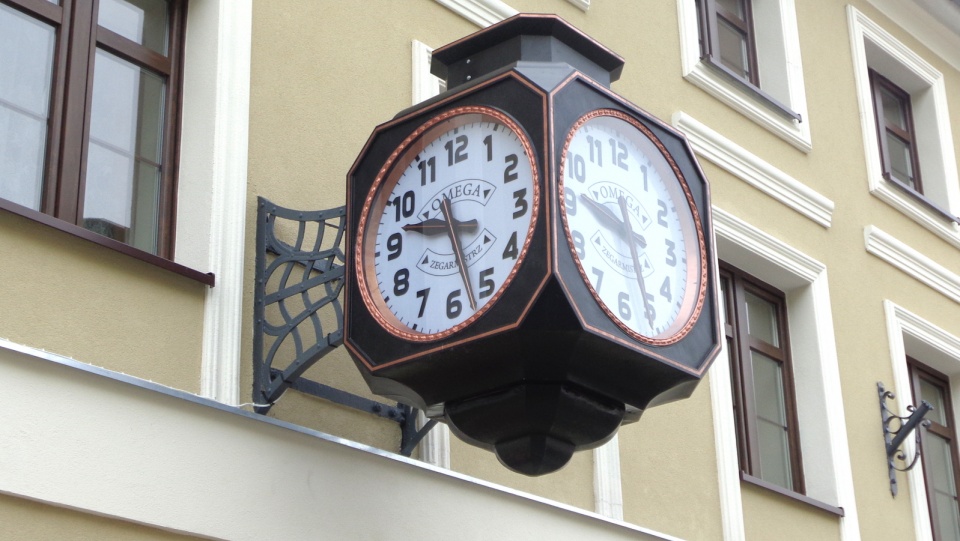 Zegar pojawił się na ścianie kamienicy w 1922 r, a powiesił go zegarmistrz chełmiński Stanisław Gregorkiewicz. Fot. Marcin Doliński