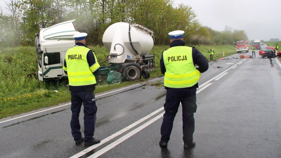 Kierowca audi, 25-letni mieszkaniec gminy Sadki, zginął na miejscu. Fot. KPP Nakło nad Notecią