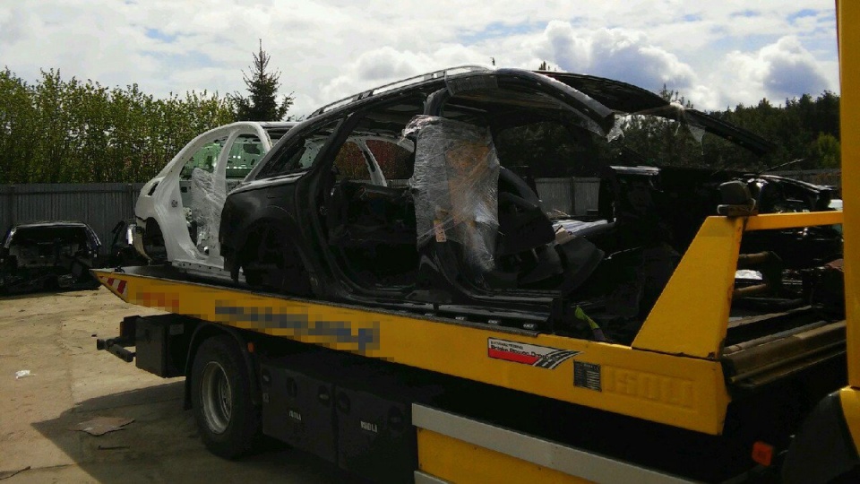 Trop doprowadził ich do jednej z podbydgoskich miejscowości, gdzie znajdował się auto-szrot. Fot. Policja