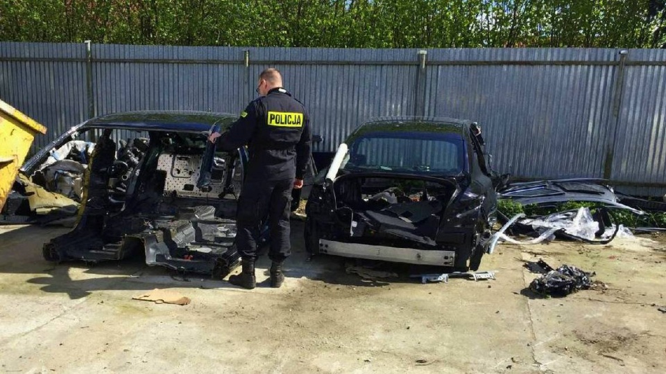 Trop doprowadził ich do jednej z podbydgoskich miejscowości, gdzie znajdował się auto-szrot. Fot. Policja