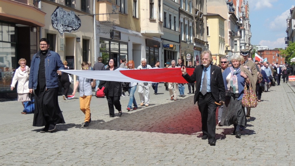 VII Toruński Marsz Pułkownika Witolda Pileckiego przeszedł ulicami Starówki. Fot. Michał Zaręba.