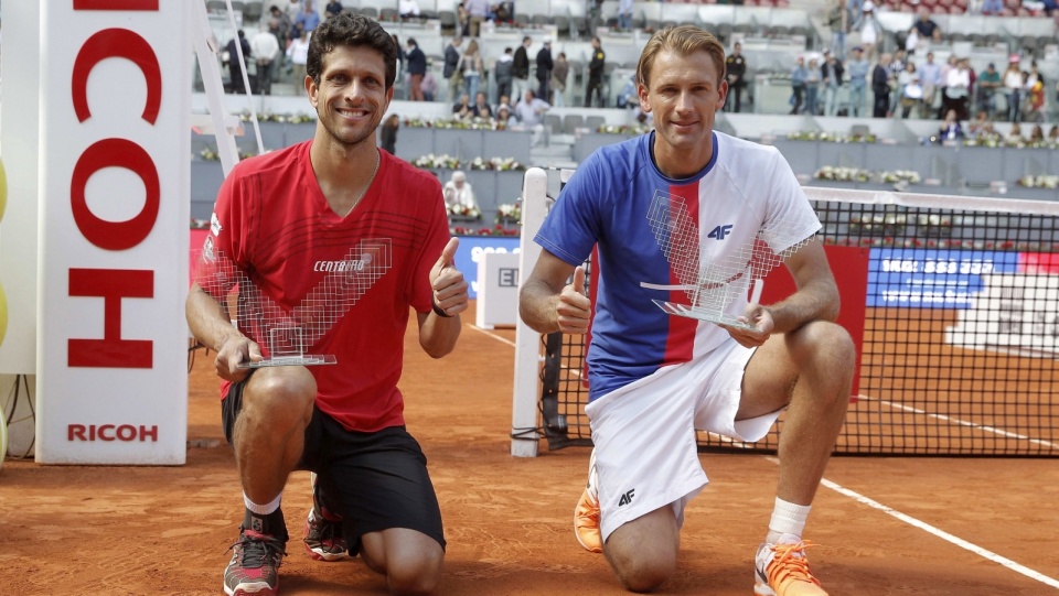 Na zdjęciu od lewej Marcel Melo i Łukasz Kubot po triumfie w turnieju ATP w Madrycie. Fot. PAP/EPA/KIKO HUESCA