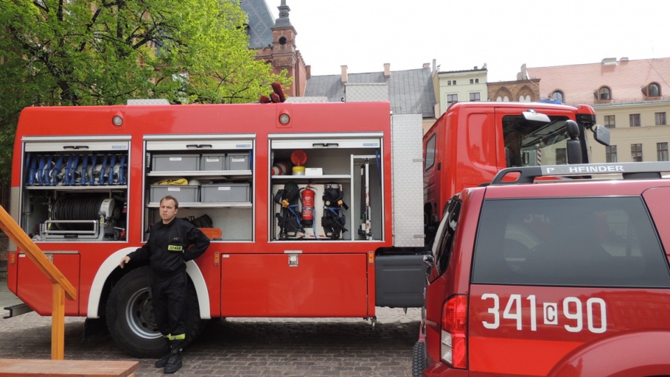 Na Rynku Staromiejskim w Toruniu prezentowano m.in. sprzęt pożarniczy. Fot. Archiwum