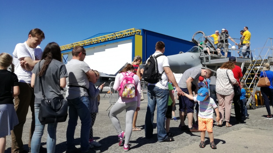 Na wystawie Air Fair każdy może zajrzeć do samolotu czy śmigłowca. Fot. Robin Jesse