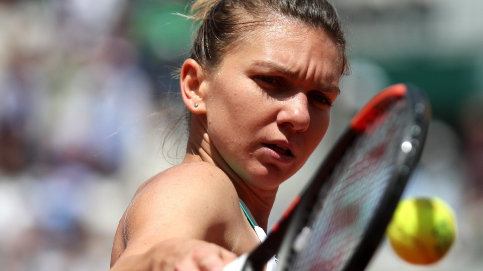 Na zdjęciu Simona Halep podczas ćwierćfinałowego meczu French Open 2017. Fot. PAP/EPA/TATYANA ZENKOVICH