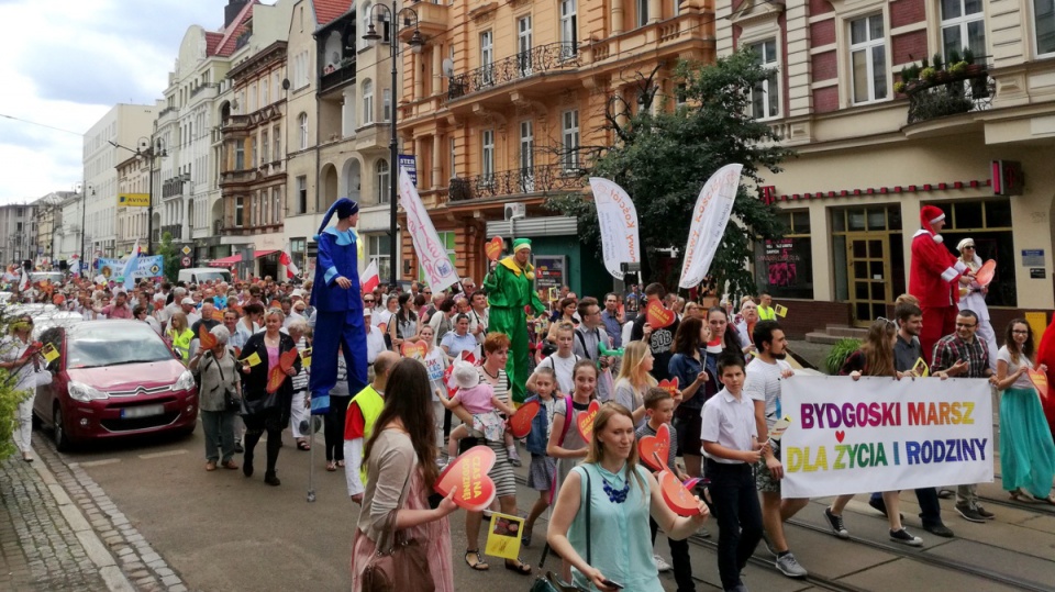 W Bydgoszczy rodzinny pochód ruszył spod katedry, ulicą Gdańską w kierunku terenów przy bazylice św. Wincentego à Paulo. Fot. Robin Jesse