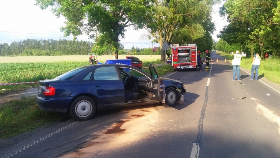 19-letni kierowca zginął, jedna osoba została ranna w wypadku do którego doszło Białkowie w powiecie golubsko-dobrzyńskim. Fot. Policja