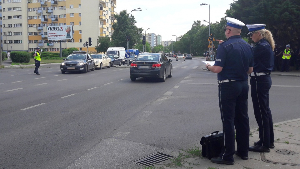 Na skrzyżowaniu ulic Skłodowskiej-Curie i Gajowej funkcjonariusze w ramach konkursu kierowali też ruchem. Fot. Monika Siwak-Waloszewska