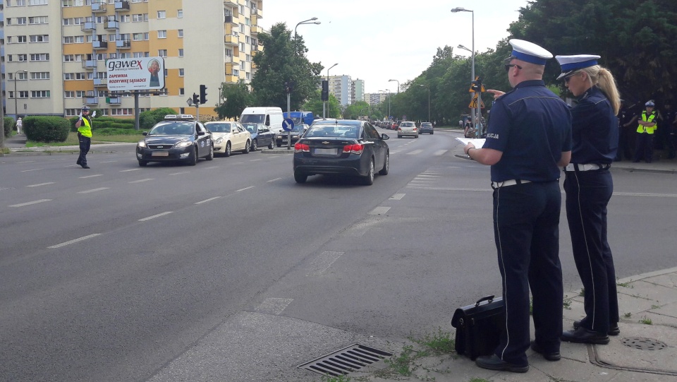 Na skrzyżowaniu ulic Skłodowskiej-Curie i Gajowej funkcjonariusze w ramach konkursu kierowali też ruchem. Fot. Monika Siwak-Waloszewska
