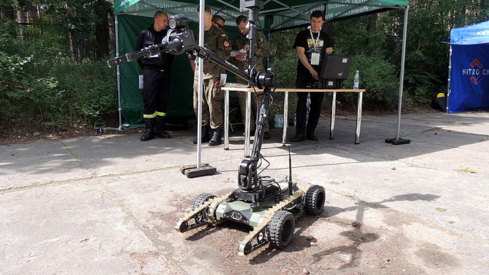 W czasie warsztatów prezentowany był m.in. sprzęt saperski np. robot pirotechniczny. Fot. Damian Klich