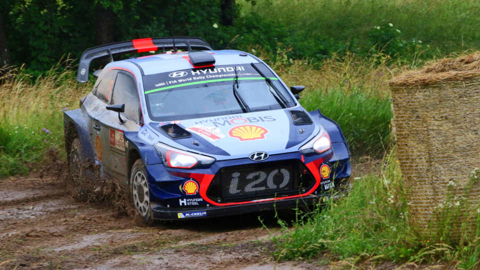 Na zdjęciu samochód Thierry Neuville