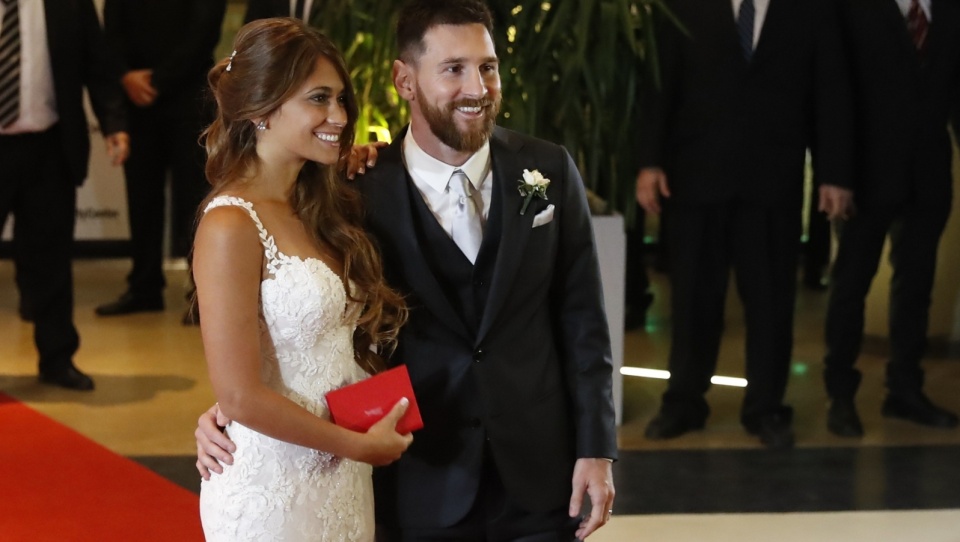 Lionel Messi w Rosario poślubił swoją przyjaciółkę Antonellę Roccuzzo. Fot. PAP/EPA/David Fernandez