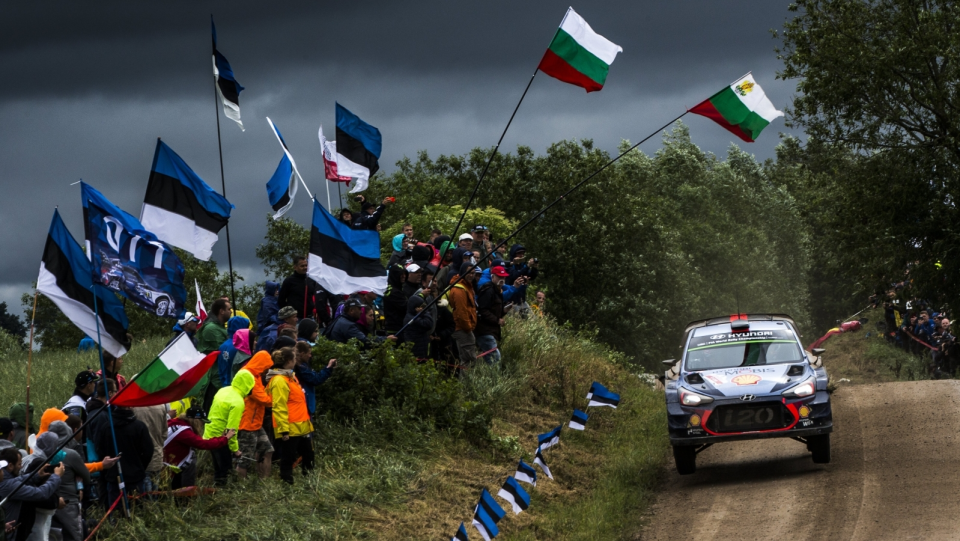 Na zdjęciu samochód Thierry Neuvilla, triumfatora Rajdu Polski 2017. Fot. PAP/EPA/NIKOS MITSOURAS