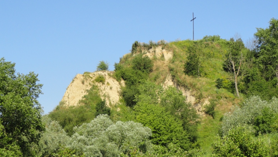 Spiętrzona woda przed tamą we Włocławku podmywa skarpę. Fot. Sławomir Kukiełczyński