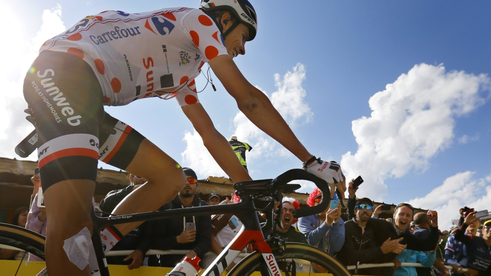 Na zdjęciu Francuz Warren Barguil, triumfator 18. etapu Tour de France 2017. Fot. PAP/EPA/ROBERT GHEMENT