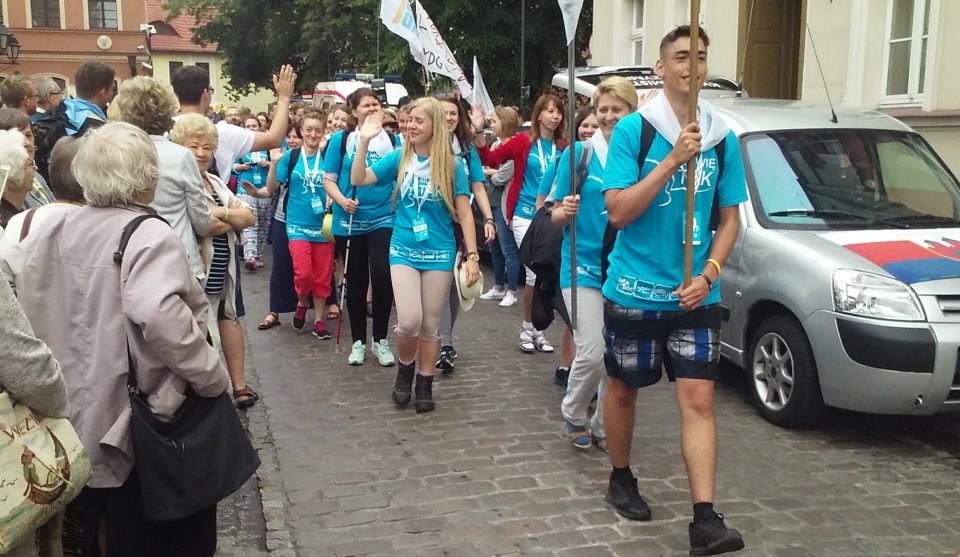 Pół tysiąca pielgrzymów z Diecezji Bydgoskiej zmierza w kierunku Jasnej Góry. Fot. Kamila Zroślak