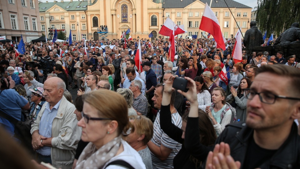 Uczestnicy protestu pod Sądem Najwyższym w Warszawie. Fot. PAP/Rafał Guz