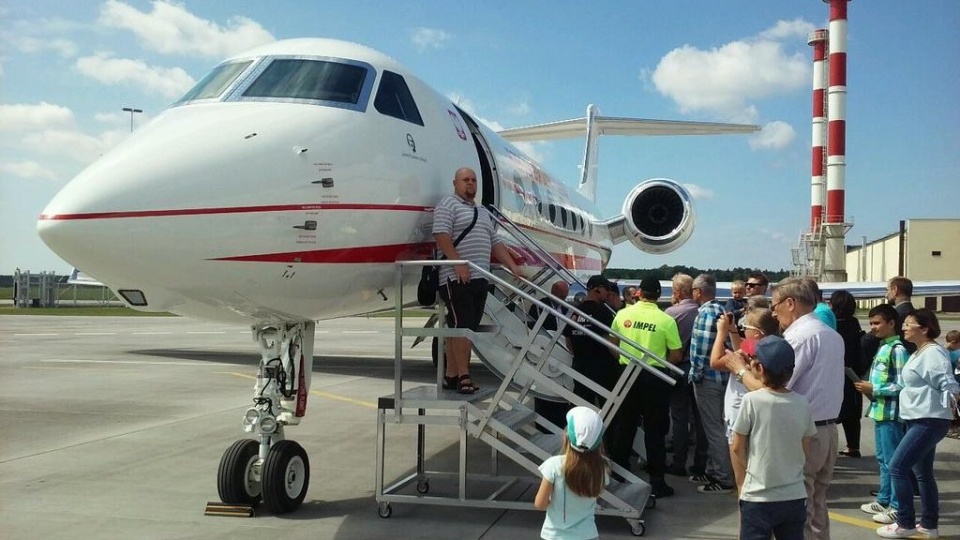 W sobotę na lotnisku w Bydgoszczy wylądował drugi samolot przeznaczony do transportu najważniejszych osób w państwie - Gulfstream G550. Fot. Kamila Zroślak