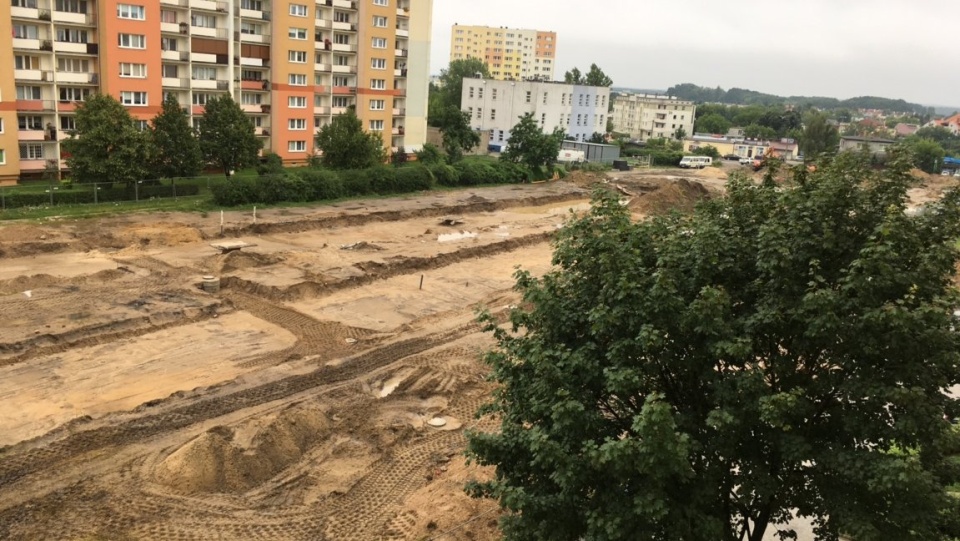 Wykonawca na zamkniętych odcinkach porządkuje uzbrojenie podziemne. Przygotowywane są też konstrukcje pod nowe jezdnie. Fot. Krzysztof Grobelny