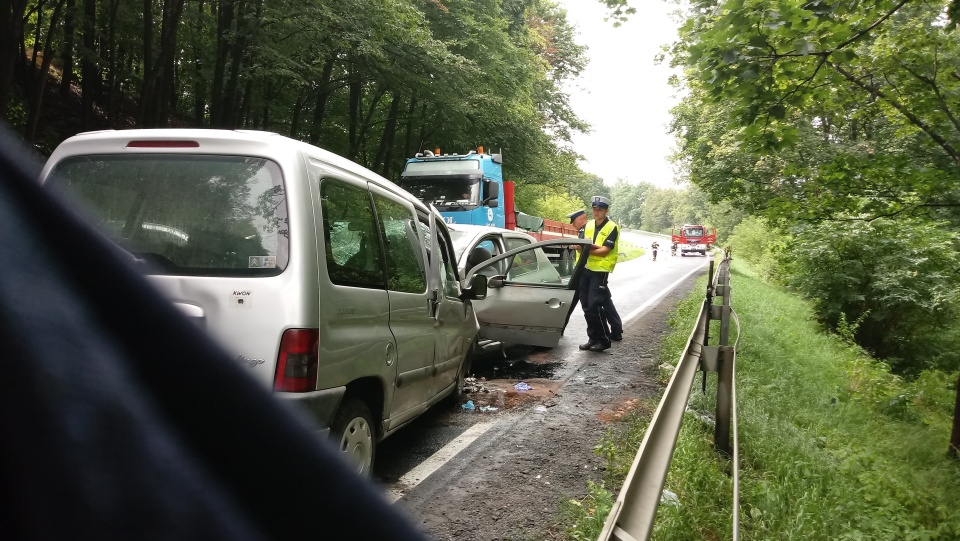 W miejscowości Niewierz w powiecie brodnickim zderzyły się dwa samochody osobowe. Fot. Policja