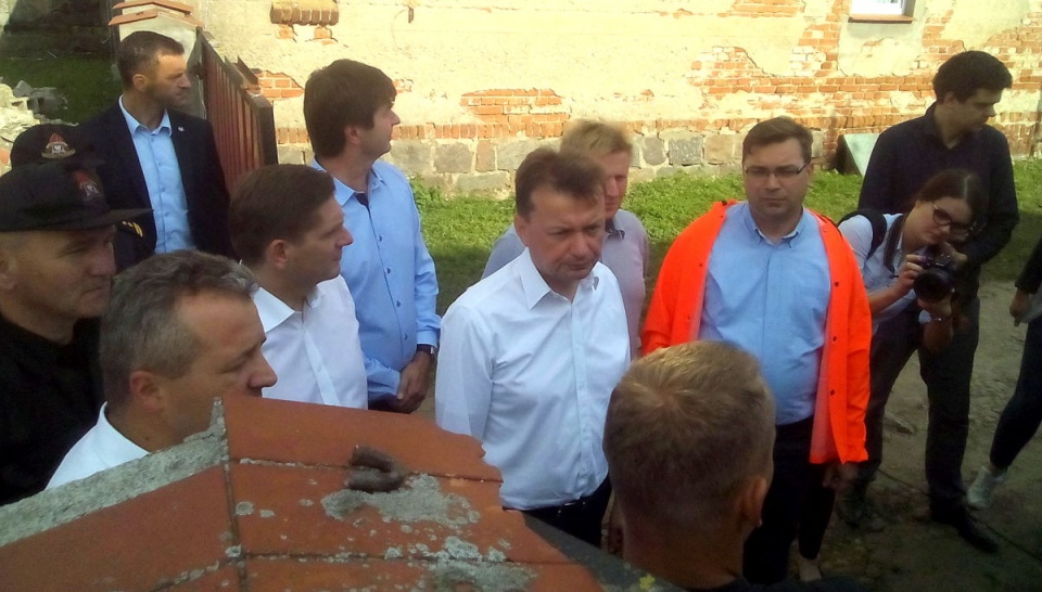 Minister Spraw Wewnętrznych Mariusza Błaszczak odwiedził poszkodowanych w Wielkiej Kloni. Fot. Marcin Doliński