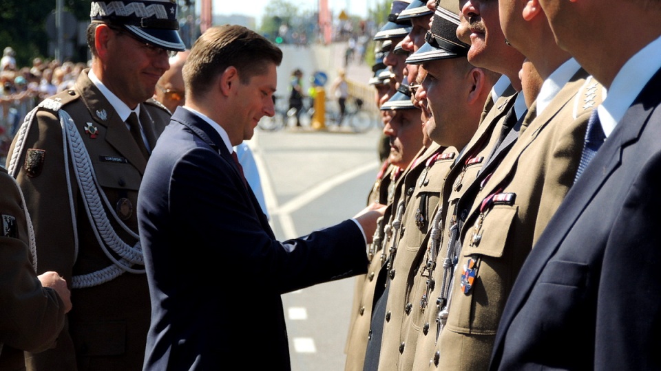 W bydgoskich uroczystościach z okazji Święta Wojska Polskiego, uczestniczył wiceminister obrony narodowej, Bartosz Kownacki. Fot. Damian Klich