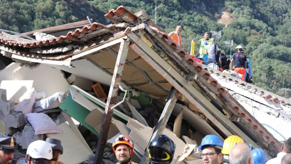 W trzęsieniu ziemi zginęły dwie osoby, a 39 zostało rannych. Fot. PAP/EPA/STRINGER