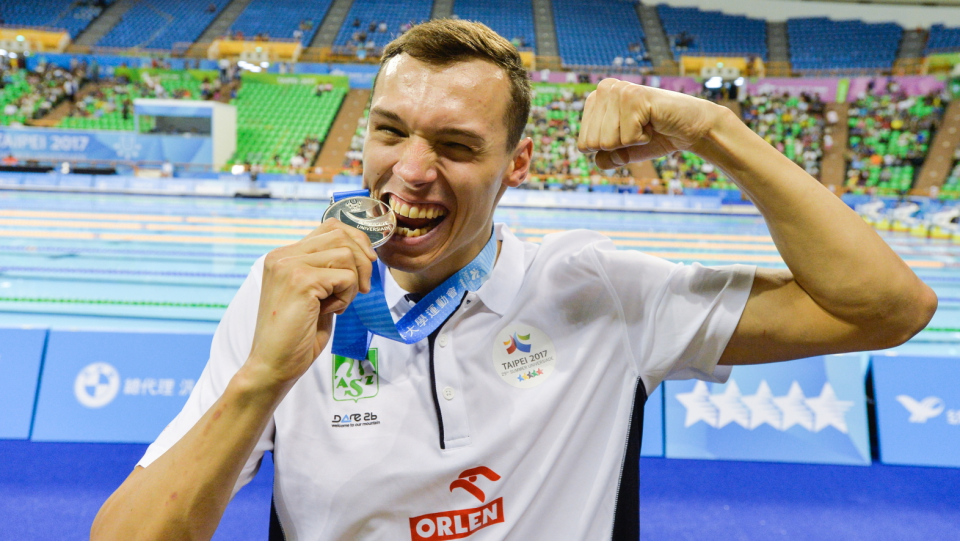 Na zdjęciu Kacper Majchrzak, srebrny medalista Uniwersjady 2017 w pływaniu na 200 m stylem dowolnym. Fot. PAP/AZS Paweł Skraba