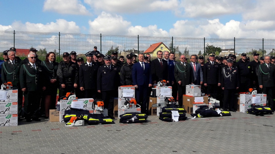 Uroczyste przekazanie sprzętu odbyło się w Komendzie Powiatowej Państwowej Straży Pożarnej w Żninie. Fot. Tatiana Adonis