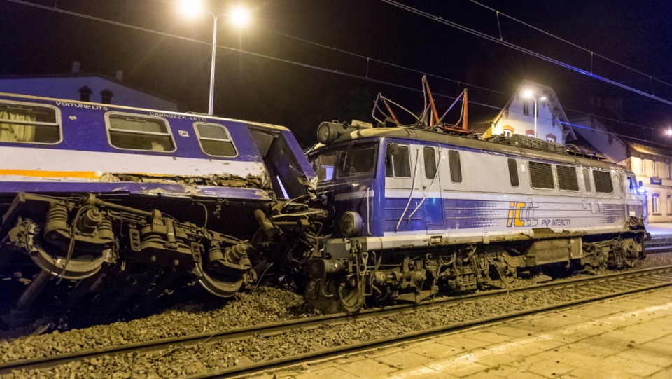 Miejsce zderzenia pociągu osobowego z pociągiem towarowym. Fot. Tytus Żmijewski