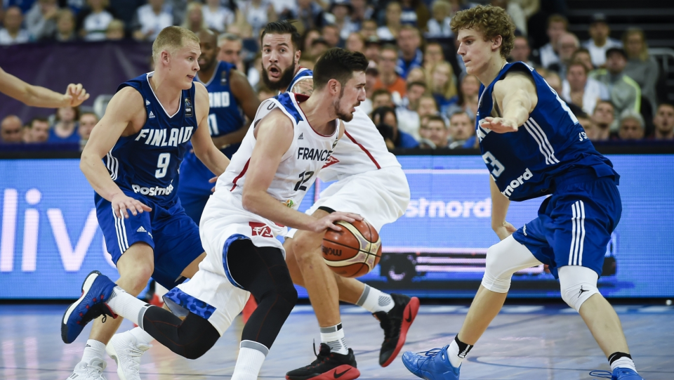 Zdjęcie z meczu Finlandia kontra Francja w grupie A na ME koszykarzy 2017. Fot. PAP/EPA/MARKKU OJALA