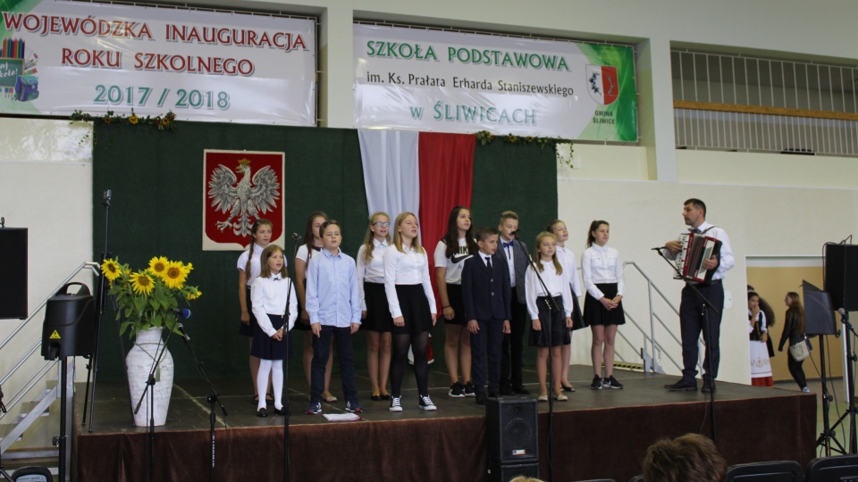 Uroczystość przygotowano w hali sportowej w Szkole Podstawowej im. Księdza Prałata Erharda Staniszewskiego przy ulicy Szkolnej 9 w Śliwicach. Fot. Marcin Doliński